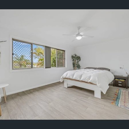 Fully Furnished 1-Bedroom Unit in Prime Central Location - Photo 3