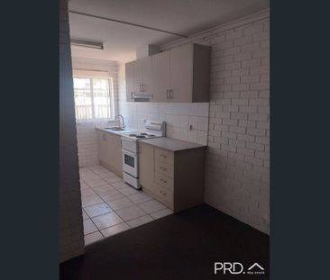 CENTRAL LIVING - Photo 5