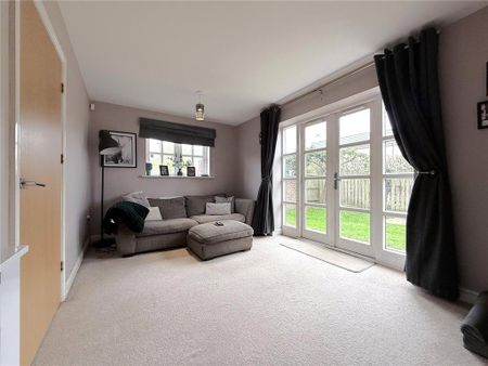 4 bedroom end of terrace house to rent - Photo 2