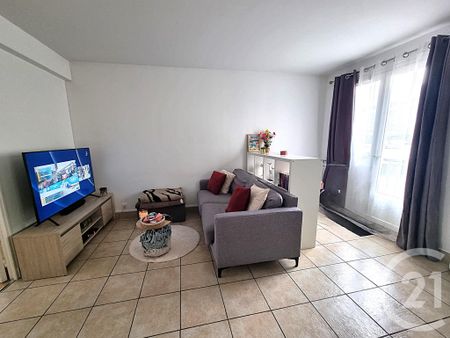 Location Appartement 2 pièces 40m² BRIE COMTE ROBERT 77170 - Photo 2