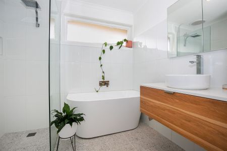 Beautifully and impeccably presented! - Photo 3