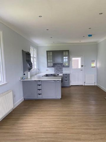 4 bedroom semi-detached house to rent - Photo 5