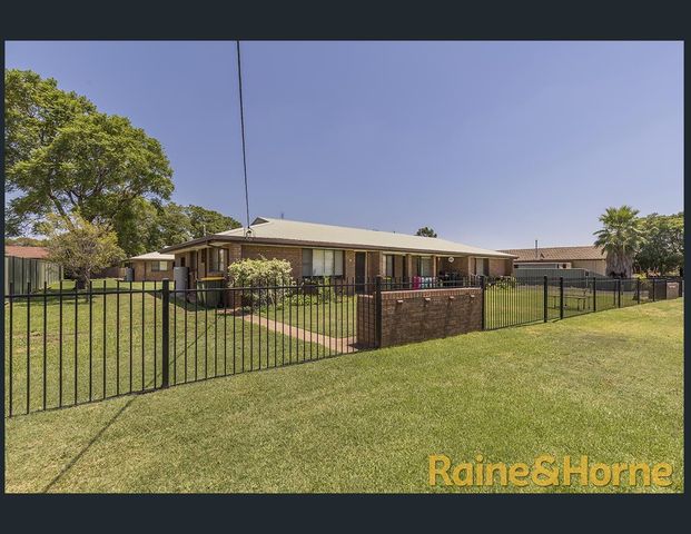 Close & Convenient Location - Photo 1