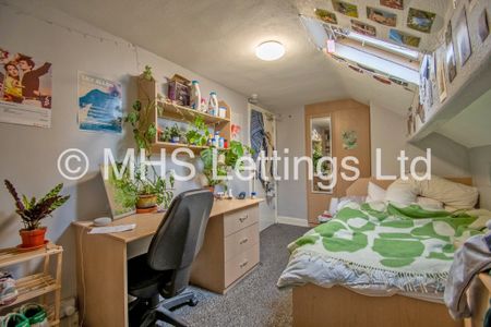 8 Bedroom Mid Terraced House for rent in Regent Park Terrace - Photo 3