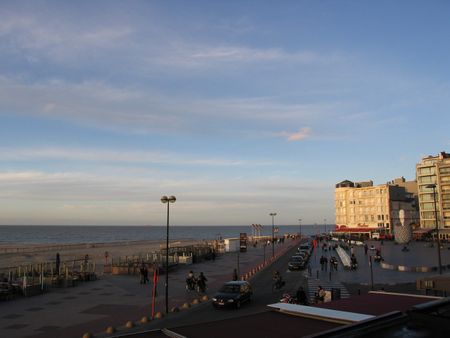 Aangenaam gemeubeld appartement met frontaal zeezicht aan het Rubensplein! - Foto 2