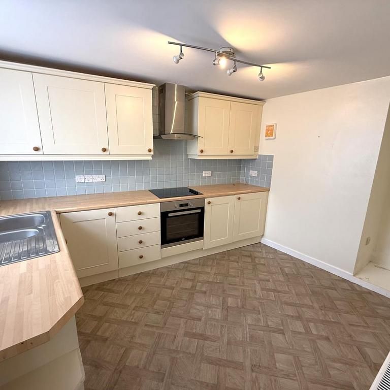 3 bedroom terraced house to rent - Photo 1