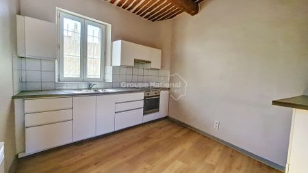 Au coeur du village, appartement T3 au 1er étage , - Photo 2