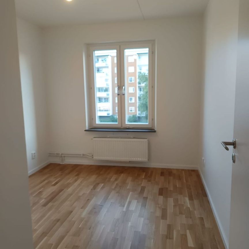 Alphyddevägen, Solna - Photo 1