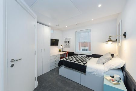 9 bedroom townhouse to rent - Photo 2