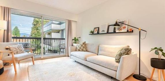 Kitsilano spacious and bright top floor suite- pet friendly - Photo 2