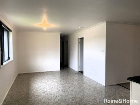 Welcome to 15 Lydon Crescent - Photo 3