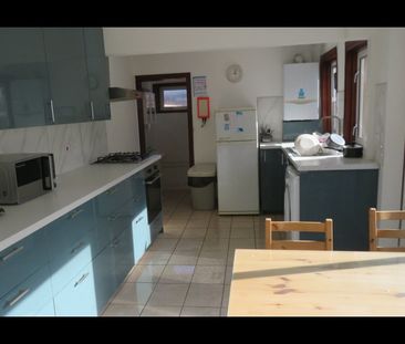 Room in a Shared House, Castle Villas, NW2 - Photo 4