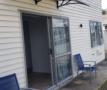 Charming 1BR Home in Hillcrest! - Photo 2