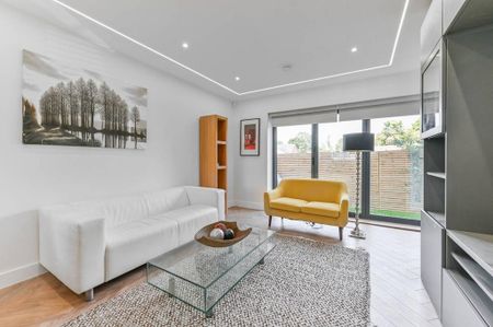 3 bedroom semi-detached house to rent - Photo 2