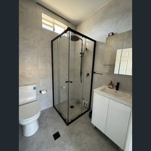 Neat 2 bedroom flat - Photo 2