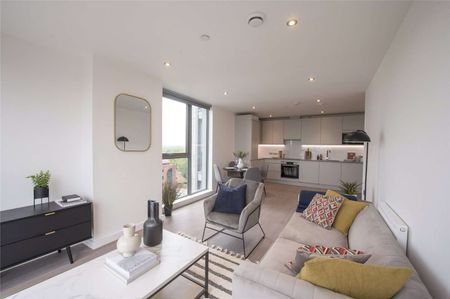 ** 1 MONTH RENT FREE FOR NOVEMBER MOVE INS ** Rent in the iconic Thames Quarter building in the heart of Reading's town centre. This is a 2 bedroom 2 bathroom apartment on the 4th floor. - Photo 3