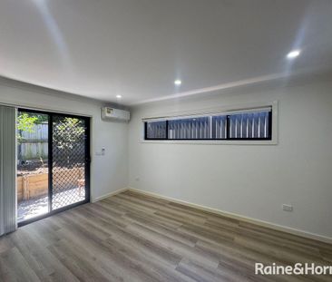 Modern 2-Bedroom Flat in Prime Location! - Photo 1