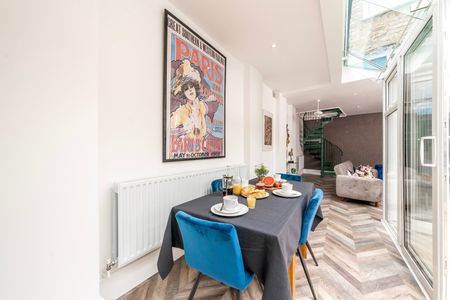 2 Bed Terraced House, Kramer Mews, SW5 - Photo 4