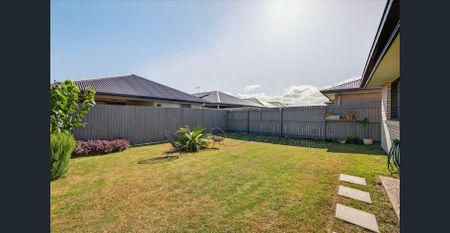 Modern Family Home - Photo 4