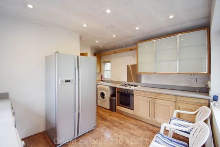 Price £3,000 pcm - Available Now - Furnished / Unfurnished - Photo 5