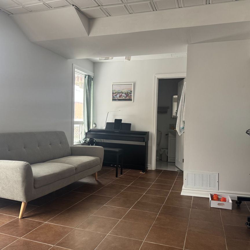 For Lease - 221 Knapton Drive Unit# Basement, Newmarket, Ontario - Photo 1