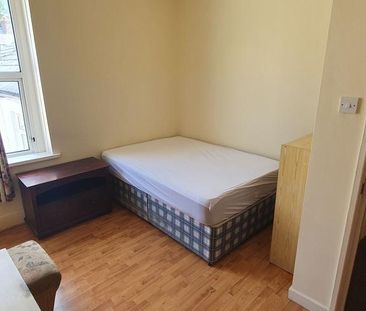 6 bedroom terraced house to rent - Photo 5