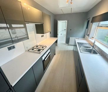 3 bedroom terraced house to rent - Photo 2