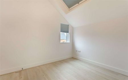 Contemporary two bedroom apartment with parking - Photo 5