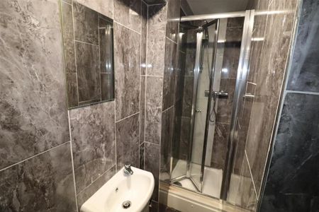 1 bedroom in a house share to rent - Photo 5