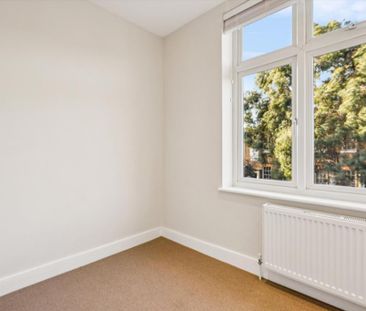 3 bedroom flat to rent - Photo 3