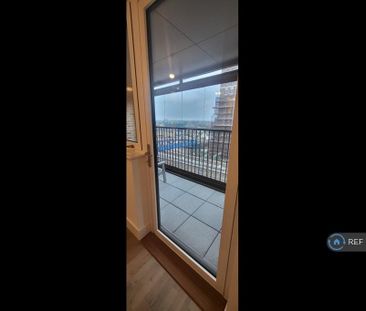 1 bedroom in a flat share to rent - Photo 3