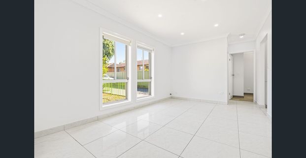 Modern Two Bedroom Granny Flat with Air Conditioning! - Photo 1