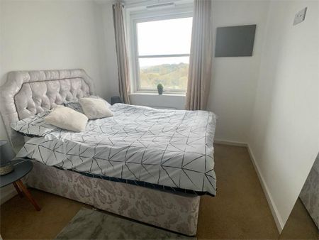 2 bedroom penthouse to rent - Photo 5