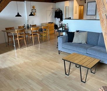 Charmante 2.5-Zimmer-Dachgeschoss-Wohnung in Feuerthalen! - Photo 4
