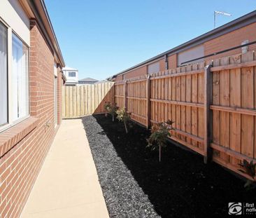 Modern 4 Bedroom Home - Photo 1