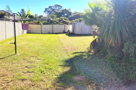 “3BR/2Bath House + fenced carport. Walk to train!” - Photo 5