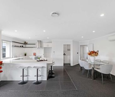 Executive Four Bedroom Family Home! - Photo 4