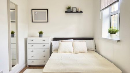 6 bedroom house to rent - Photo 4