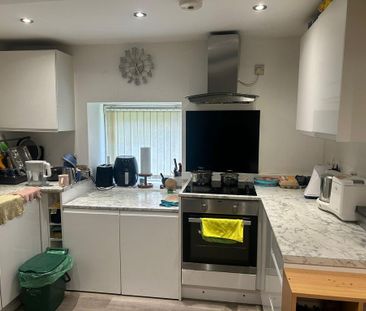 2 bedroom terraced house to rent - Photo 4