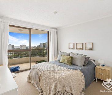 Stunning Views - Massive Balcony - Beautiful Apartment - Photo 1