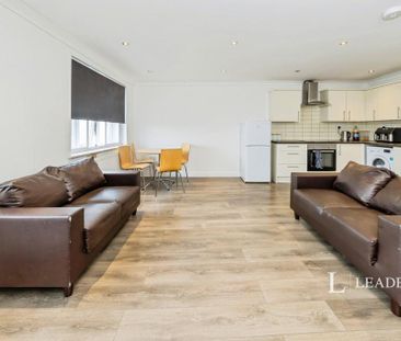 2 bedroom flat to rent - Photo 2