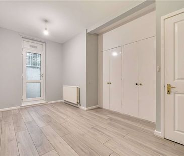 A one bedroom apartment to rent, available now having been refurbis... - Photo 5