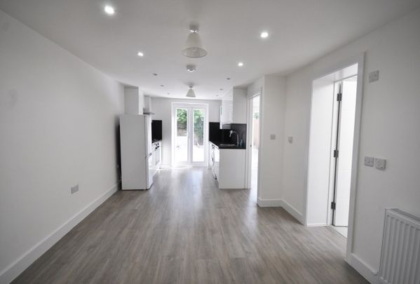 One Bedroom Flat to rent in London - Photo 1