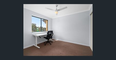 Well-Presented Unit Offering Comfort and Convenience - Photo 5