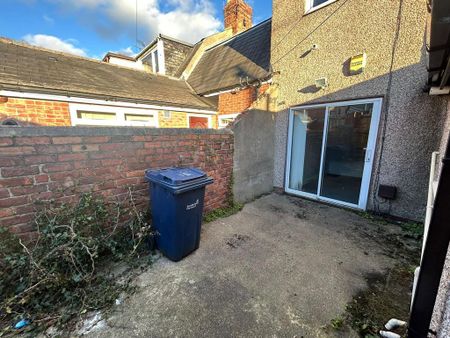 3 bedroom terraced house to rent - Photo 2