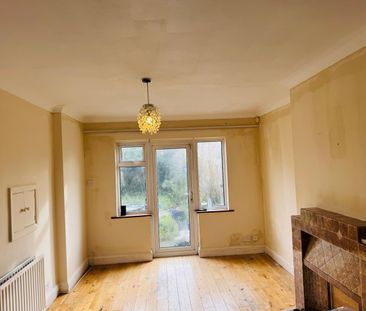 3 Bed Terraced House, Drake Road, HA2 - Photo 3