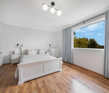 4 bedroom semi-detached house to rent - Photo 3