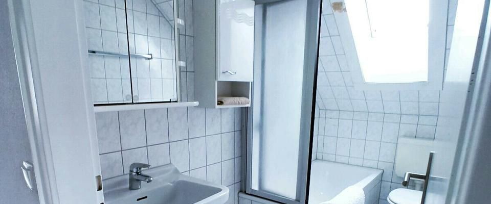 Bereit zum Einzug: 3 Raum DG-Wohnung in Bochum-Linden - Photo 1