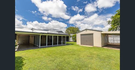 Perfect Family Retreat: Three-Bedroom Home with Shed & Solar Panels in Annandale! - Photo 2