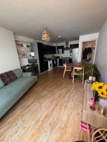 1 Bed Flat, Shepherds Bush Road, W6 - Photo 2